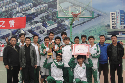 我校荣获高中男子篮球比赛第一名祄u贸杉?>
</div>
<div class=