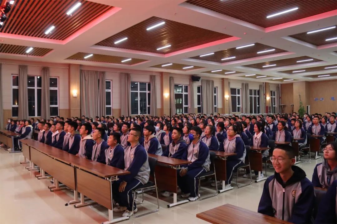 勤奋乘风起 成功踏浪来 || 高一年级月考表彰大会