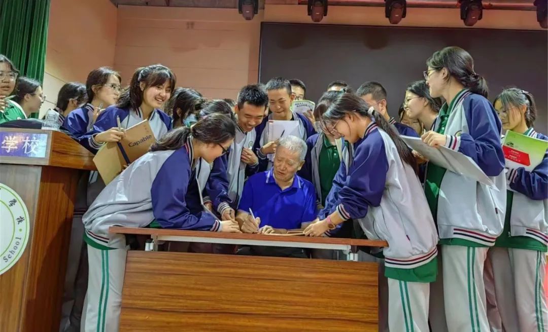 科普进校园 || 中科院王原、许木启教授来凤华讲学！